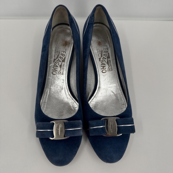 Salvatore Ferragamo Vara Blue Suede Heels Size 8 Silver Hardware VTG Classic - Picture 2 of 16